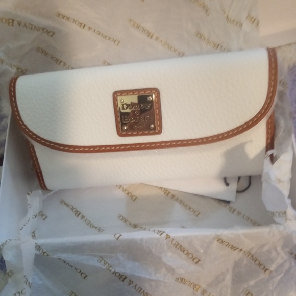 NWT NIB DOONEY AND BOURKE WHITE WALLET - Picture 4 of 9